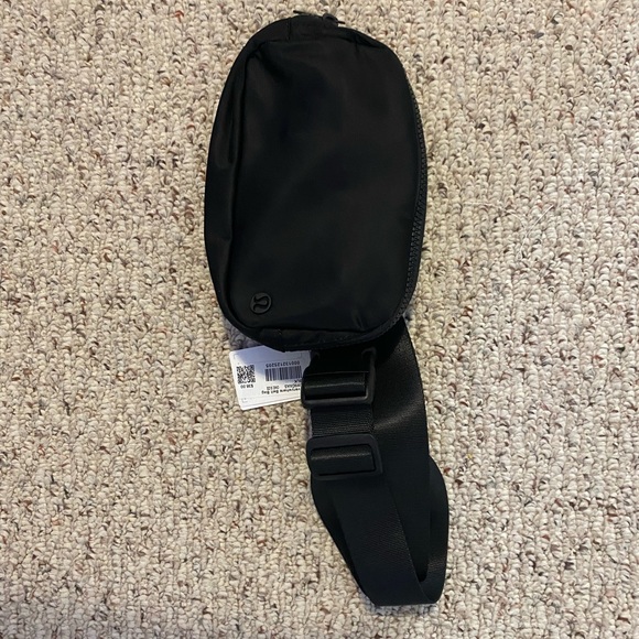 Lululemon everywhere belt bag - Picture 5 of 7